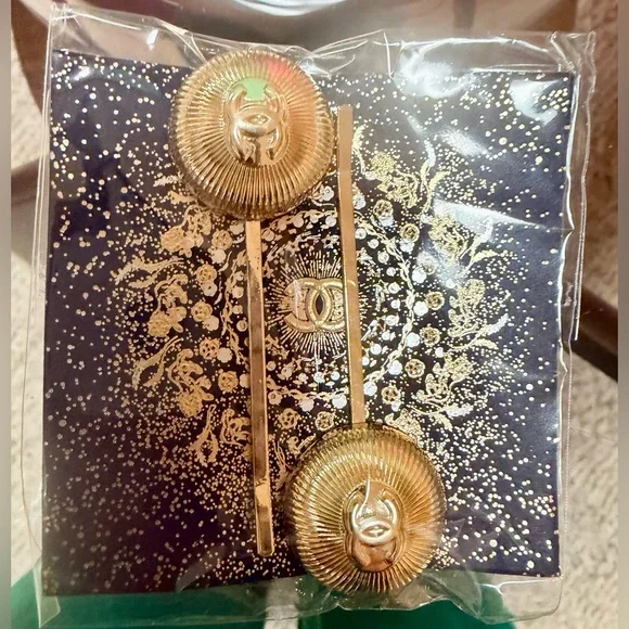 Chanel Beaute Set Radiant Gold Hair Pins NEW/SEALED Comes in Chanel Gift Bag - Picture 2 of 5